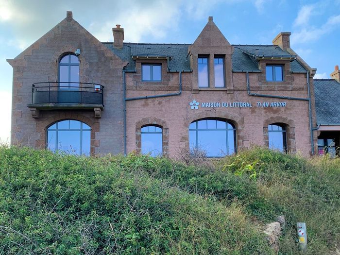 Ouverte depuis 1997, la maison du littoral de Ploumanac'h (Perros-Guirec) aurait besoin de moderniser sa muséographie. C'est en projet (photo DR). Ouverte depuis 1997, la maison du littoral de Ploumanac'h (Perros-Guirec) aurait besoin de moderniser sa muséographie. C'est en projet (photo DR).