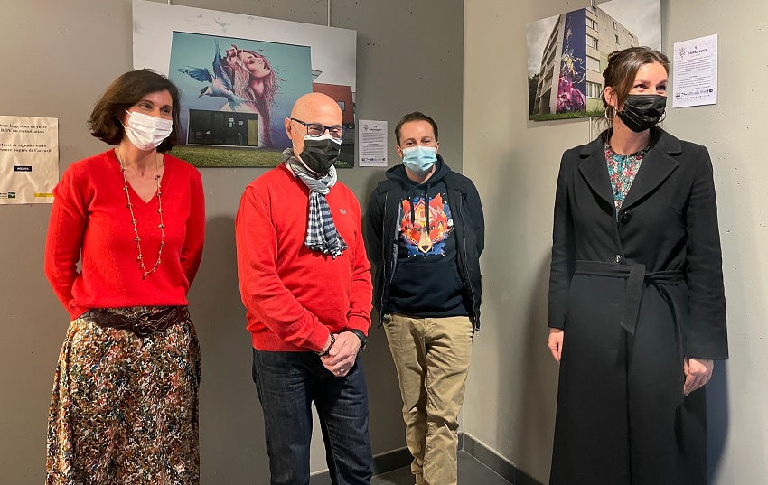 Nathalie Paré, directrice de la MdD de Saint-Brieuc, Jean-Jacques Waroux, photographe de l'exposition, Bertrand Keravis, graffeur et directeur artistique de Just do paint, et Lisa Thomas, conseillère départementale du canton de Pléneuf-Val-André et élue référente de la MdD de Saint-Brieuc. Expo Juste de la peinture