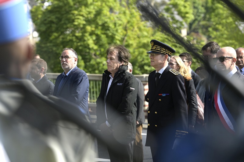 Prise de fonction du nouveau préfet par un dépôt de gerbe aux monuments aux morts de Saint-Brieuc, aux côtés de Christian Coail, président du Département, ce 27 avril. Prise de fonction du nouveau préfet par un dépôt de gerbe aux monuments aux morts de Saint-Brieuc, aux côtés de Christian Coail, président du Département, ce 27 avril..