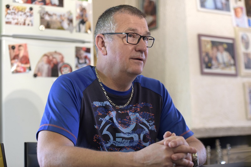 Serge Lucas, assistant famillial à Grâces : "Avant tout, je donne aux jeunes que j'accueille un cadre solide, toute ma confiance, et surtout beaucoup d'affection. Pour beaucoup, on est leur seule famille, et ce lien est maintenant indéfectible." Serge Lucas, assistant famillial à Grâces : "Avant tout, je donne aux jeunes que j'accueille un cadre solide, toute ma confiance, et surtout beaucoup d'affection. Pour beaucoup, on est leur seule famille, et ce lien est maintenant indéfectible."