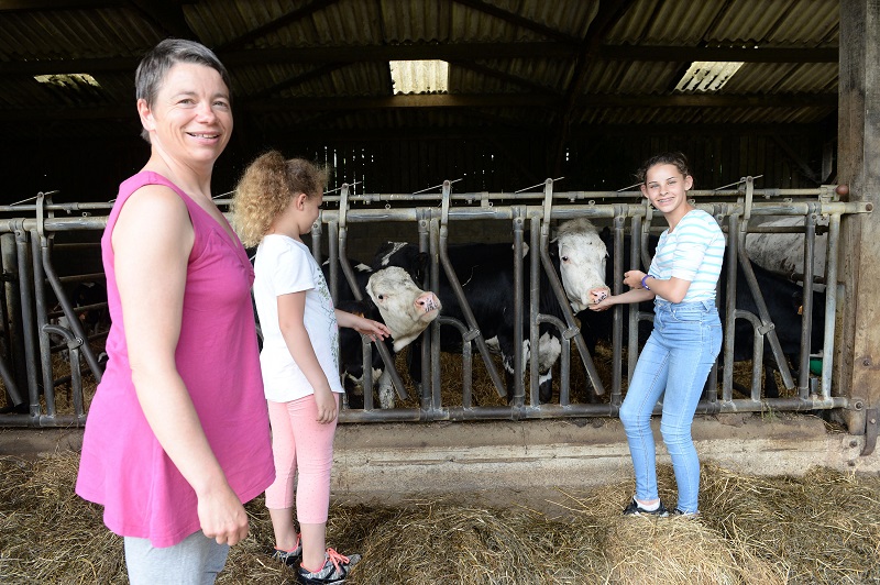 A La p'tite clé des champs, petites ou grandes vacances, le programme des journées se décline autour des animaux, que l'on compte par dizaines : poules, lapins, chèvres, moutons, ânes, vaches, chevaux, chiens... A La p'tite clé des champs, petites ou grandes vacances, le programme des journées se décline autour des animaux, que l'on compte par dizaines : poules, lapins, chèvres, moutons, ânes, vaches, chevaux, chiens...