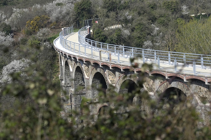 Réouvert depuis un peu plus d'un mois, le viaduc réhabilité offre une vue imprenable sur la baie de Saint-Brieuc. Réouvert depuis un peu plus d'un mois, le viaduc réhabilité offre une vue imprenable sur la baie de Saint-Brieuc.