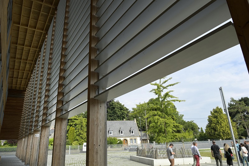 Au collège Racine, le bois se taille la part du lion, avec 700 m3 de surface, en majorité de provenance française. Au collège Racine, le bois se taille la part du lion, avec 700 m3 de surface, en majorité de provenance française.