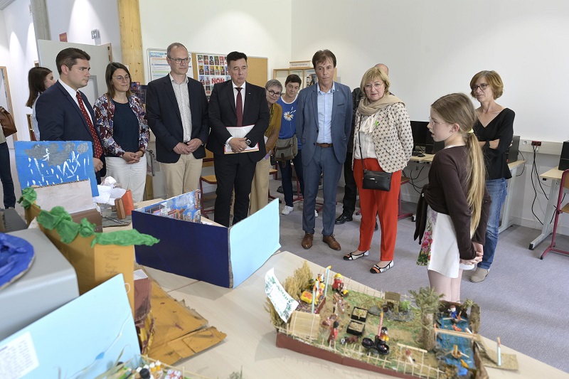 Au programme notamment de l'inauguration : la présentation d'une exposition, sous les yeux attentifs de la délégation... Au programme notamment de l'inauguration : la présentation d'une exposition, sous les yeux attentifs de la délégation...