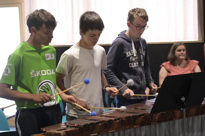 ... ou encore une démonstration de musique par les élèves de la Classe à Horaires Aménagés Musique du collège. ... ou encore une démonstration de musique par les élèves de la Classe à Horaires Aménagés Musique du collège.