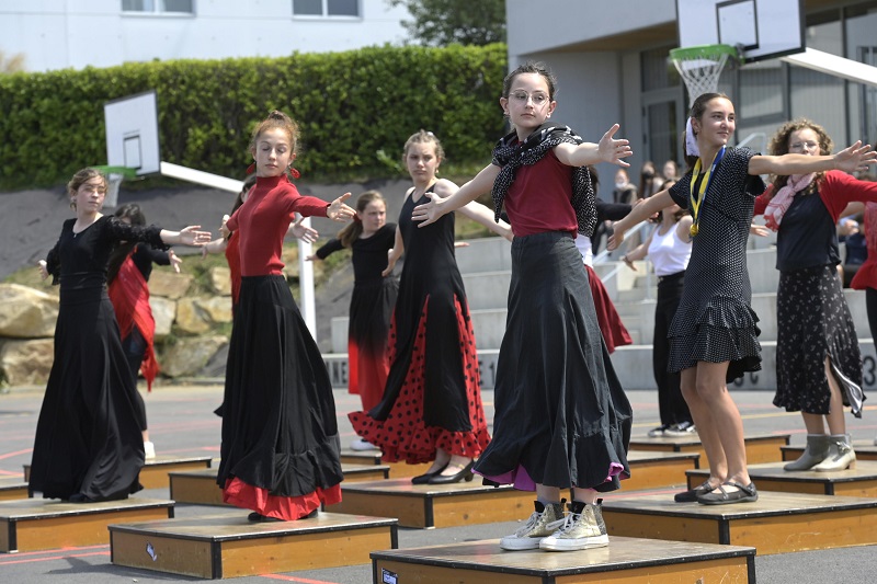 ... mais également une démontration de flamenco par les élèves... ... mais également une démontration de flamenco par les élèves...