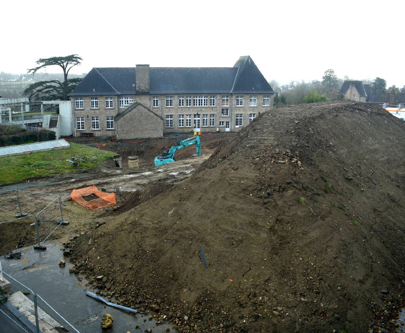  Travaux de terrassement actuellement en cours au collège Roger-Vercel de Dinan