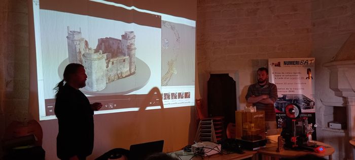 De gauche à droite, François Faivre-Cubizolles (Diaphane films) et Antoine Havet (Ivory3D) lors de la présentation des tests au château de La Hunaudaye (photo DR).