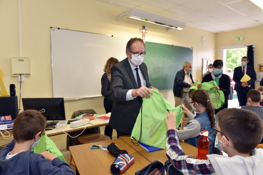... et à ceux du collège privé de Plénée-Jugon.