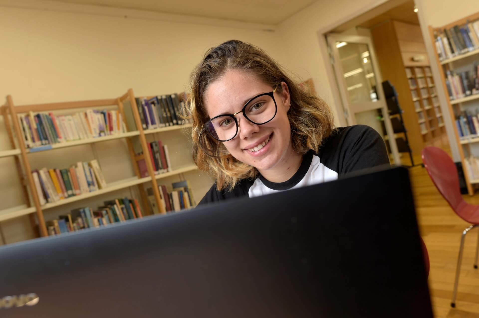 Etudiante en DUT Informatique à Lannion, Sterenn Roux souhaite s'orienter dans le développement web. "Créer une application ou un site à partir de rien, c'est ce que j'aime tout particulièrement".