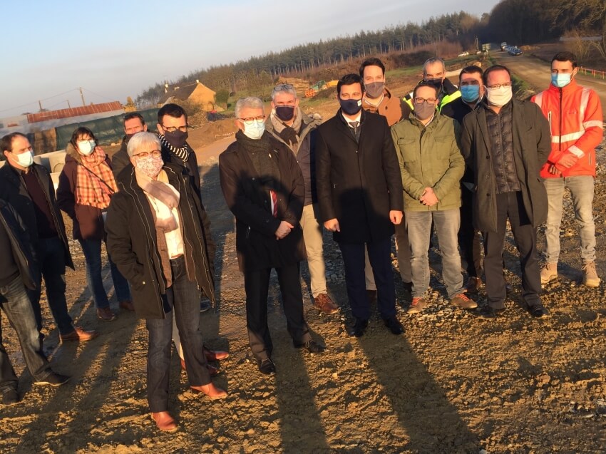 L'ensemble des partenaires financiers du projet de l'échangeur de Kergoët, avec notamment Romain Boutron, président du Département, Romain Boutron, président du Département, Thierry Mosimann, préfet des Côtes d'Armor, et Arnaud Lécuyer, président de Dinan Agglomération.