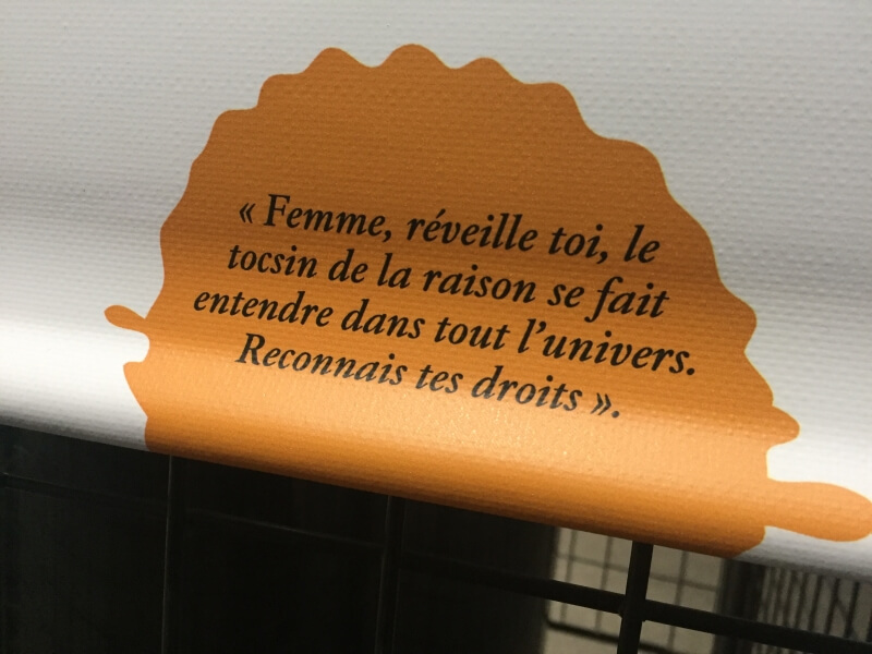Sur chaque panneau, un portrait gravé, une biographie et des propos emblématiques.