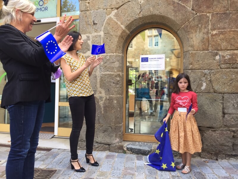 La plaque vient d'être dévoilée ! Ce label est une belle reconnaissance travail conséquent réalisé par le Département en faveur de l'Europe.