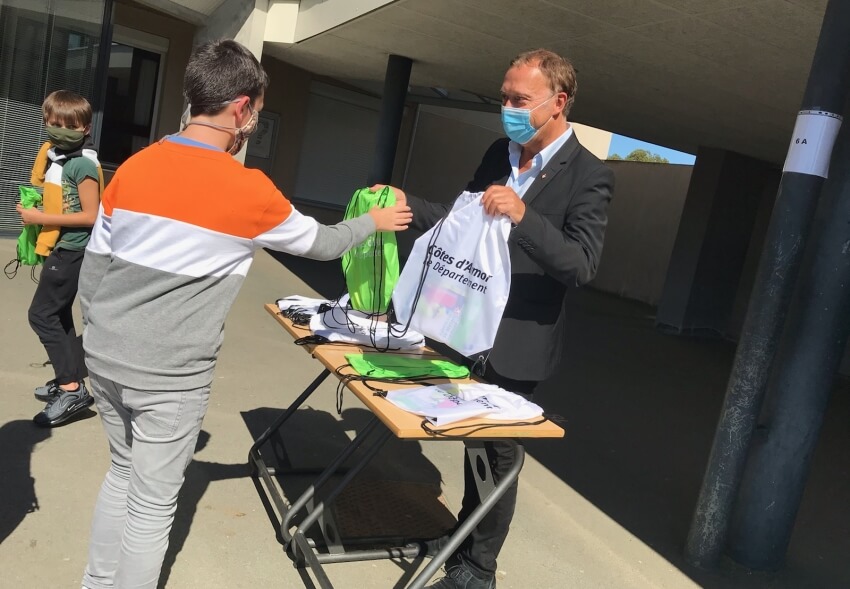 Parés pour rentrer chez soi en toute sécurité avec ce kit remis par Thierry Simelière !