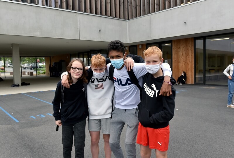 Edgar, Romain, Elias et Alexandre, en 5èD l'année passée au collège Charles-Le-Goffic à Lannion. Photo : Bruno Torrubia