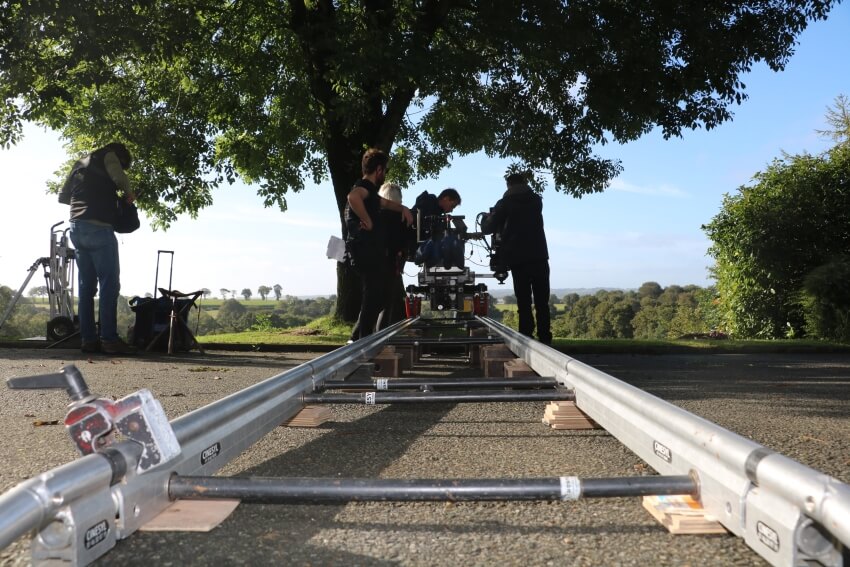 L'équipe de Simon Le Helloco sur le tournage de Nous n'irons plus en haut, dans la campagne centre-bretonne. Crédit : DR