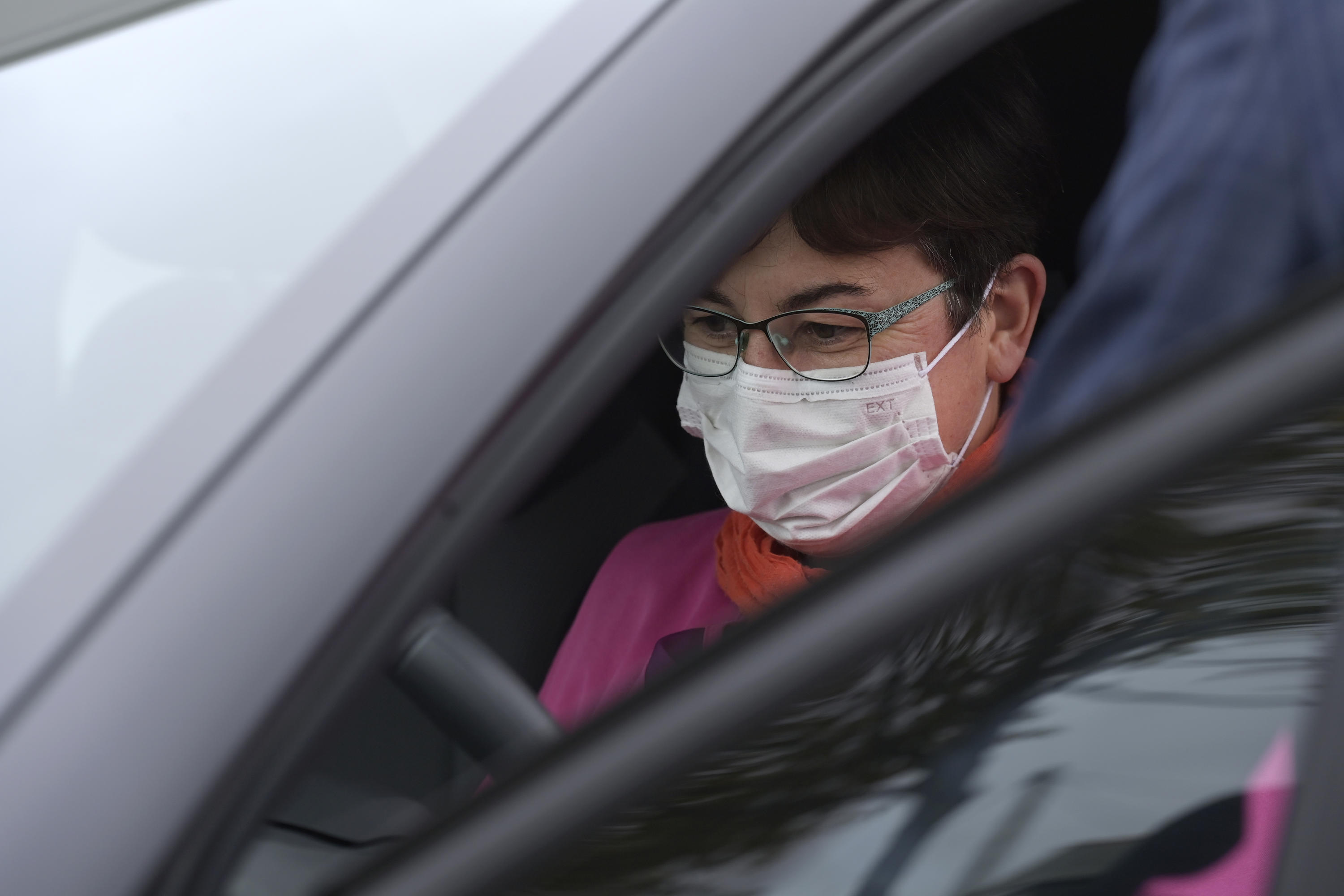 Sylvie Godefroy, aide à domicile à l'ADMR de Bourbriac, teste son nouveau véhicule avec satisfaction (photo Thierry Jeandot). Sylvie Godefroy, aide à domicile à l'ADMR de Bourbriac, teste son nouveau véhicule avec satisfaction (photo Thierry Jeandot).
