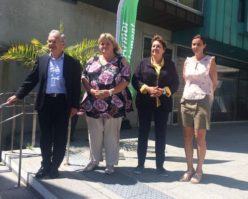 Joseph Le Vée, Conseiller d'agglomération à l'action sociale et vice-président du CIAS, Valérie Rumiano, Sylvie Guignard , vice-présidentes du Département, Nathalie Paré, Directrice de la MDD de Saint-Brieuc