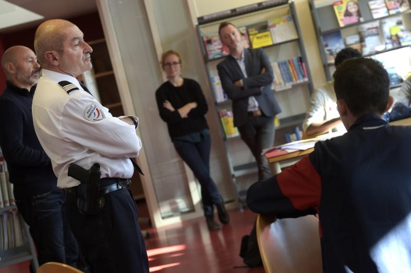 Police-Population, un dispositif mis en place notamment pour favoriser l&#039;échange entre jeunes et policiers.
