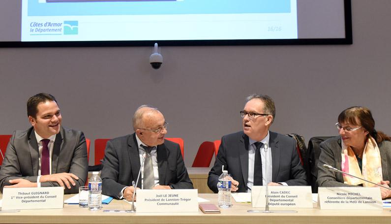 Thibaut Guignard 1er vice-président du Département, Joël Le Jeune président de Lannion-Trégor Communauté (LTC), Alain Cadec président du Département, Nicole Michel conseillère départementale