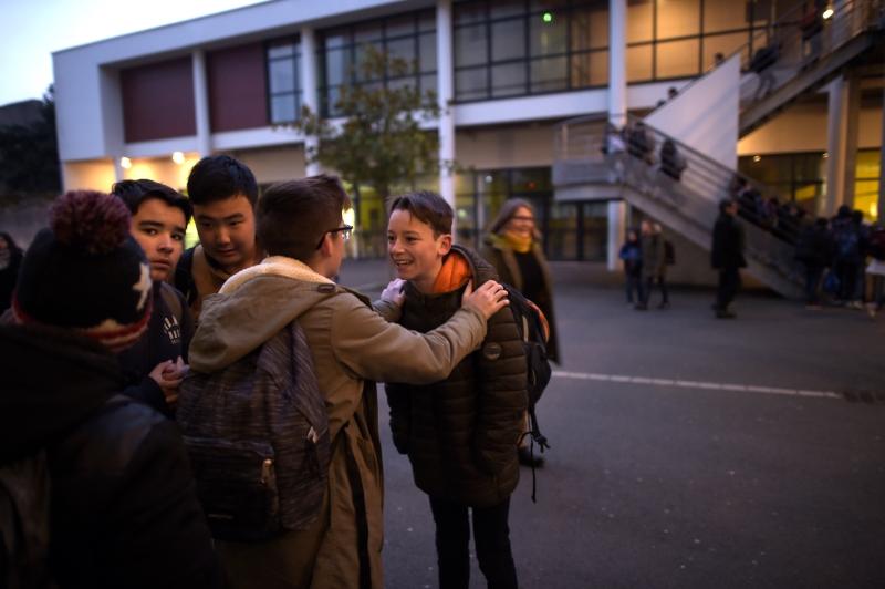 8h, Kylian retrouve ses camarades au collège Le Braz à Saint-Brieuc Arrivée de Kylian au collège
