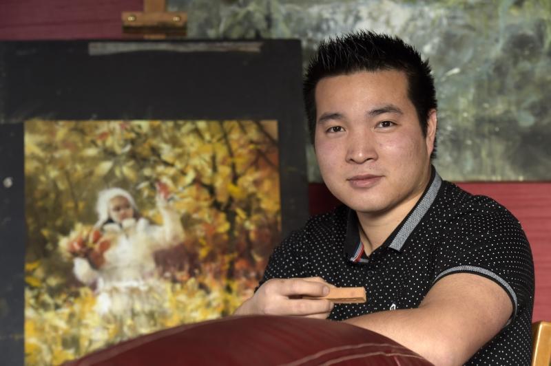 Alexis Le Borgne, dans sa maison à Plérin, qui lui tient lieu également d'atelier