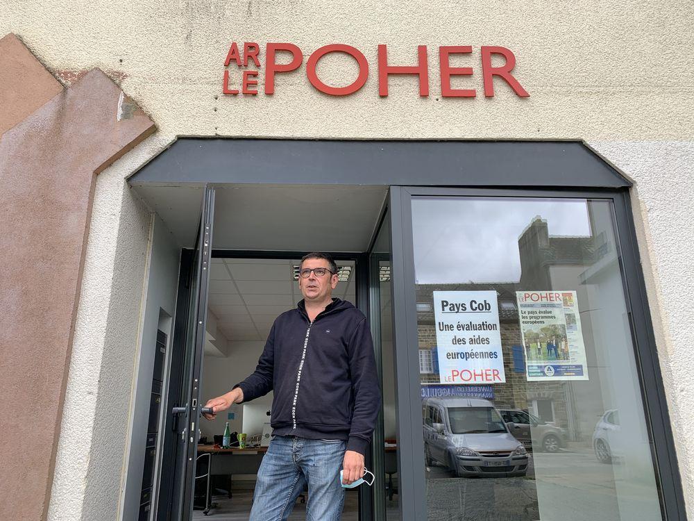 Erwan Chartier, journaliste et universitaire, a racheté Le Poher en 2020 à son fondateur, Christian Troadec, qui lui-même l&#039;avait racheté au groupe Le Télégramme. Vous suivez ? (photo DR)