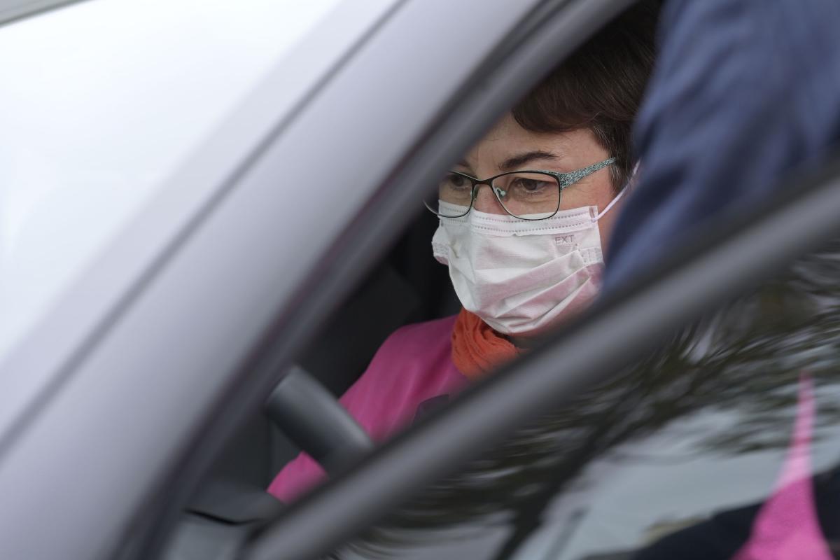 En novembre dernier, Sylvie Godefroy a pris possession d'une C3 flambant neuve, avec laquelle elle parcourra quelque 25 000 km par an pour assurer ses missions d'aide à domicile dans une douzaine de foyers du secteur de Bourbriac (photo Thierry Jeandot).