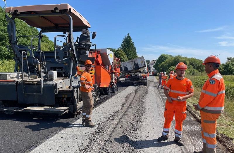 Le chantier de la RD 787, sur la commune de Pont-Melvez, conduit par l'entreprise Colas, sous la maîtrise d'oeuvre du Département.