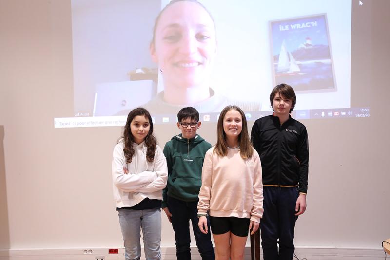 Eva, Pierre, Lisa et Arthur ont pu échanger avec Alicia Toublanc, par écran interposé. Eva, Pierre, Lisa et Arthur ont pu échanger avec Alicia Toublanc, par écran interposé.