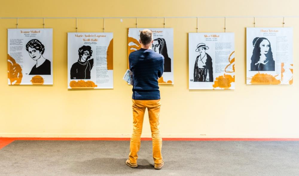 Grâce à elles, une exposition qui était visible en salle des pas perdus. 30 portraits de femmes gravés par Sophie Degano, pour rendre hommage à l'empreinte qu'elles ont laissée dans le temps.