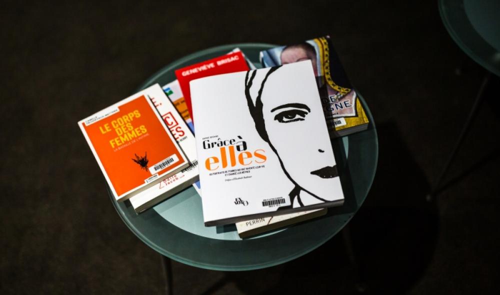 Grâce à elles, c'est également un livre, que vous pouvez acheter sur le site de l'artiste sophie-degano.com