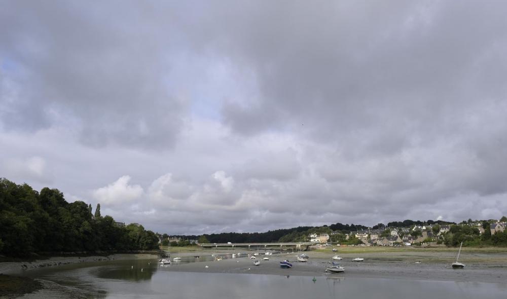 Depuis le château, vue imprenable sur la baie, notamment le port d'échouage du Guildo (photo Thierry Jeandot). 