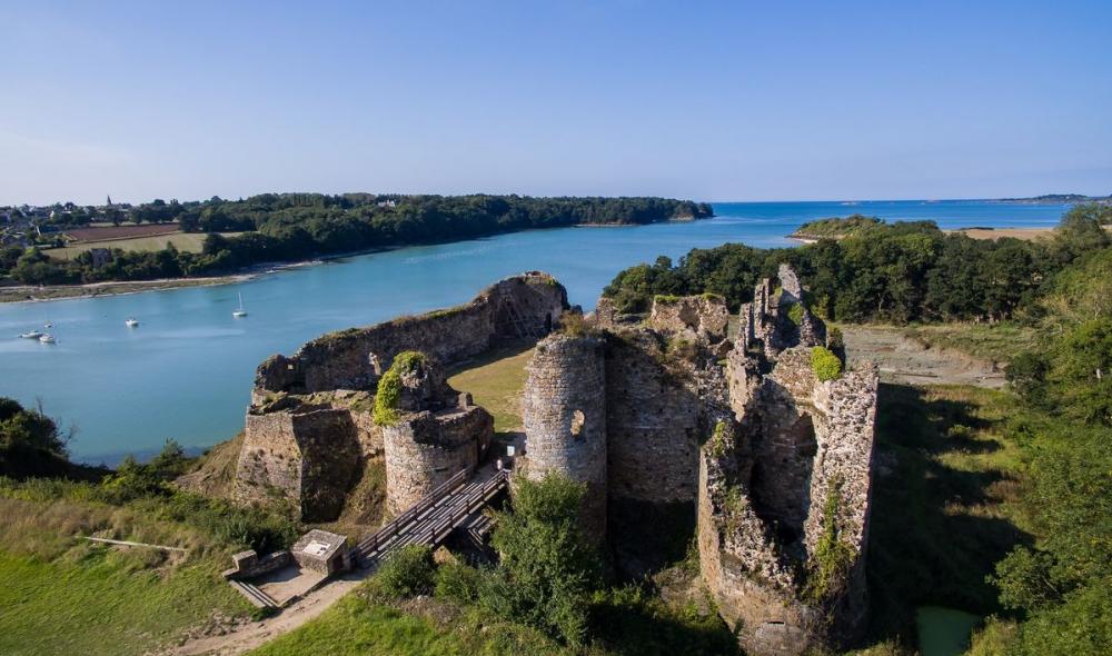 Des vestiges majestueux dans un espace littoral protégé (photo Chim'Air).